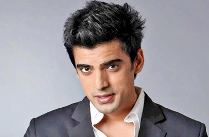 Mohit Malik doesn't let injury get in way of work